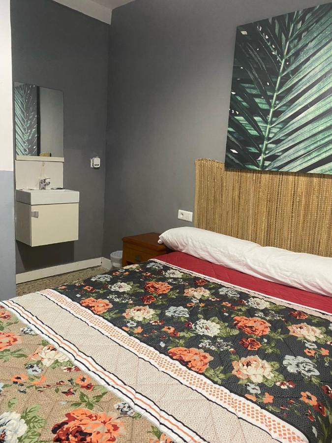 Hostal The Monkey Room Марбелья Экстерьер фото
