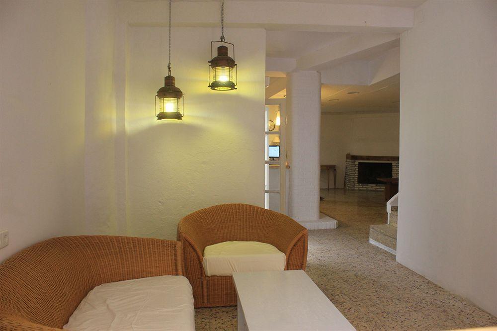Hostal The Monkey Room Марбелья Экстерьер фото