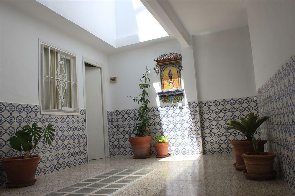 Hostal The Monkey Room Марбелья Экстерьер фото
