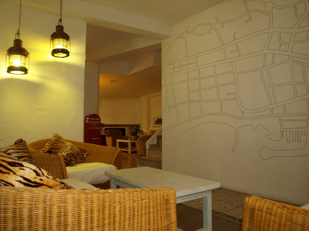 Hostal The Monkey Room Марбелья Экстерьер фото