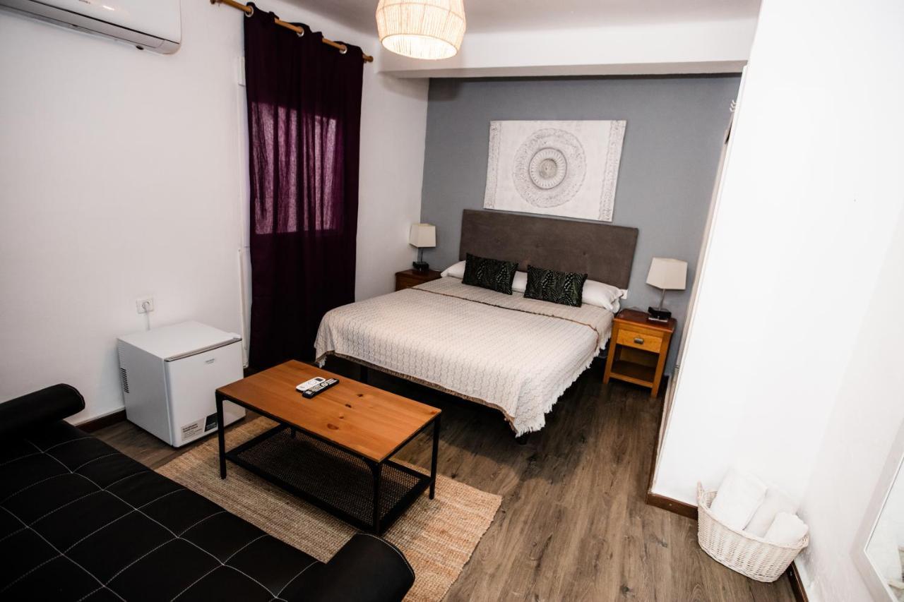 Hostal The Monkey Room Марбелья Экстерьер фото